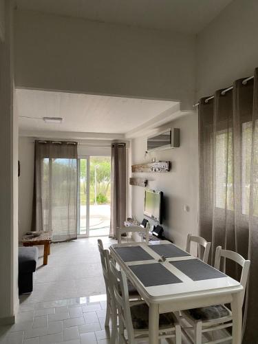 Χώρος καθιστικού στο Villa Laguna -house by the beach