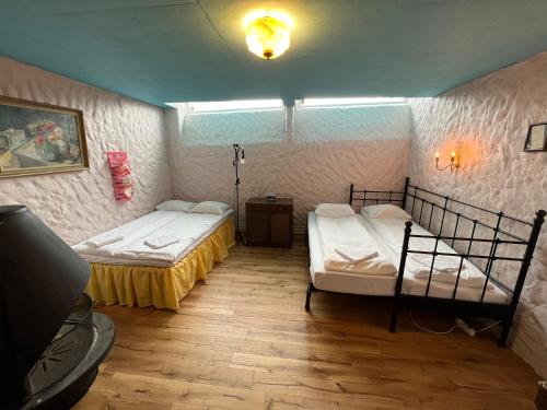 a room with two beds in a room at Tiglkåk in Åndalsnes