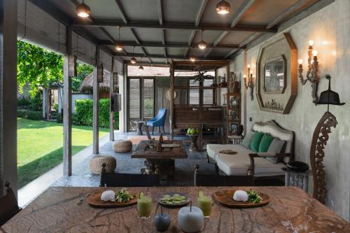 Posezení v ubytování Pryaniki Villa Tabanan