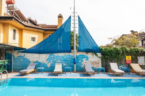 Bazén v ubytování Dedeminn Garden Hotel nebo v jeho okolí