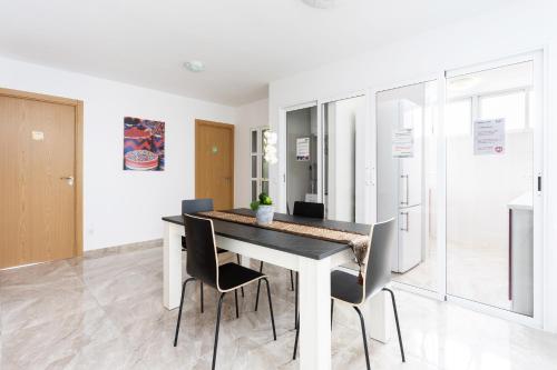 Three spacious apartments 150m from the Las Americas promenade