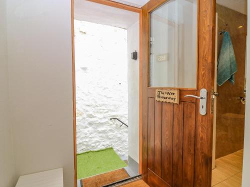 a door with a sign that reads the nice house at The Wee Hideaway in Cupar