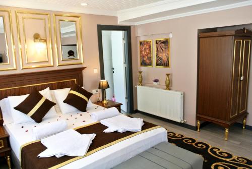 Katil atau katil-katil dalam bilik di Emirhan Guesthouse & Suites
