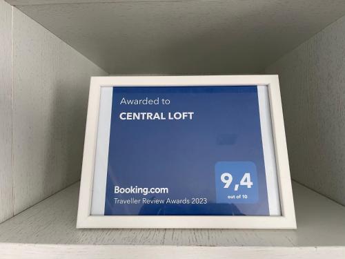 Certificato, attestato, insegna o altro documento esposto da CENTRAL LOFT