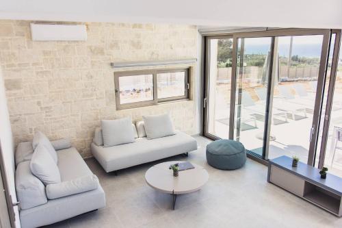 Gallery image of Starlight Villa Guro - 4bd, 4ba, 4min To Beach in Ádhele