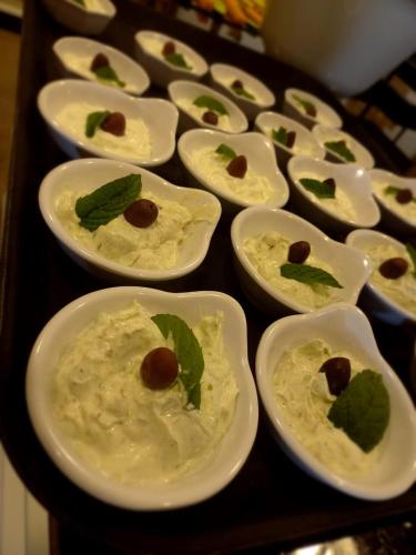 Makanan di atau berdekatan hotel