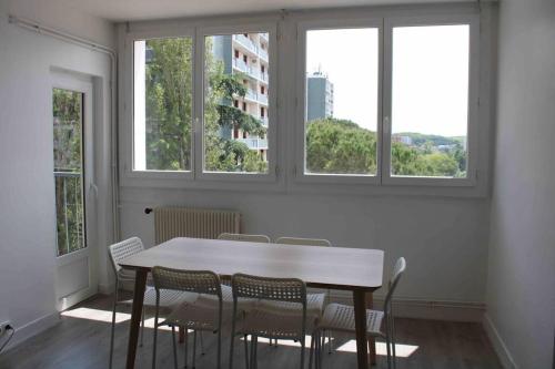 Appartement au pied du métro. photo 14