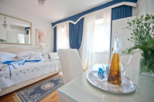 Blue Studio Apartment next to the beach