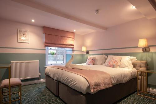Llit o llits en una habitació de Breckland Thatched Cottage