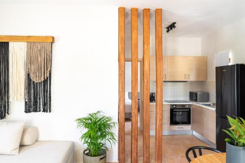 Kuchyň nebo kuchyňský kout v ubytování Syra Suites