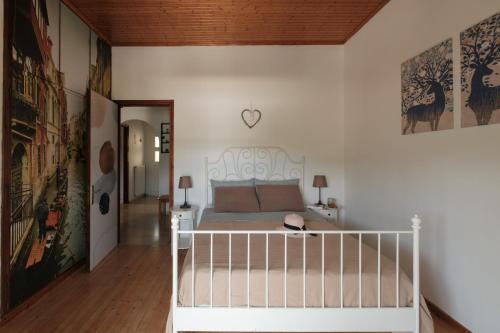 Ένα ή περισσότερα κρεβάτια σε δωμάτιο στο Lefka Apartment