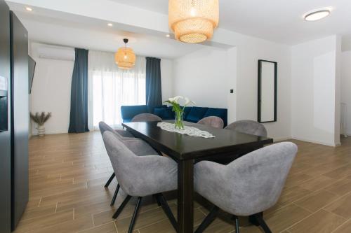 Angolo Apartments