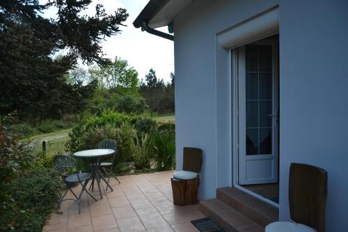 Κήπος έξω από το Chambre d'hôtes de la tuilerie