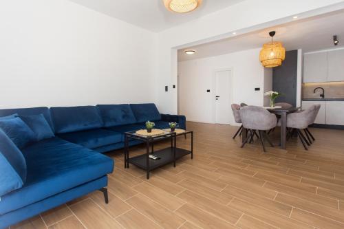Angolo Apartments