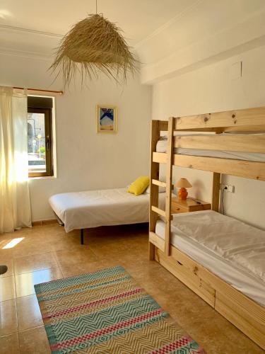 Katil atau katil-katil dalam bilik di casa loopez Hostel