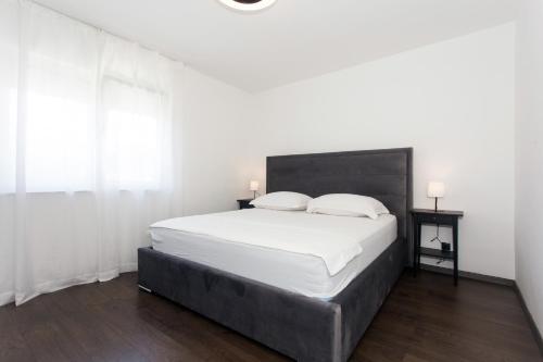 Angolo Apartments