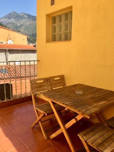 Studio terrasse. A 50m de la plage Sablettes