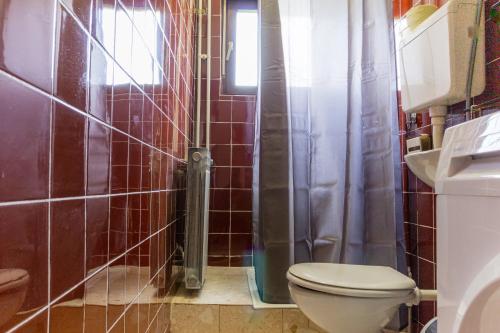Vannituba majutusasutuses Sea View Suite With King Bed, 150Mbps WiFi And Patio Swing