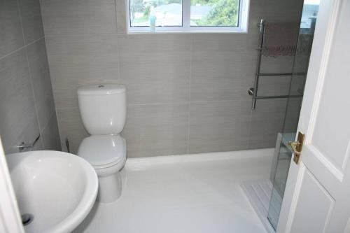 Ένα μπάνιο στο Panoramic sea views - loft apartment