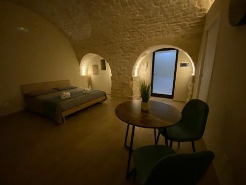 a living room with a couch and a table at Regina Bona Rooms in Modugno