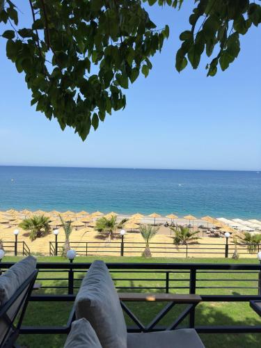 a person laying on a bench looking at the beach at sandhill otel in Kemer