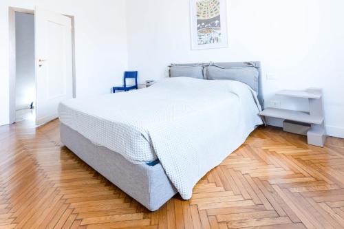 Milan Flat 5 min from Duomo with Park for small cars
