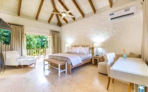 Un pat sau paturi într-o cameră la Holiday Villa 19