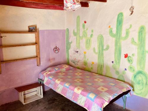 a room with a cactus painted on the wall at Estación de sueños Casa de Silvia in San Rafael de las Torres