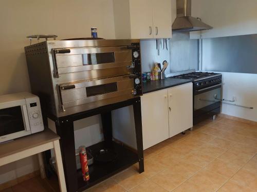 Dapur atau dapur kecil di La Buissière "Le Domaine"
