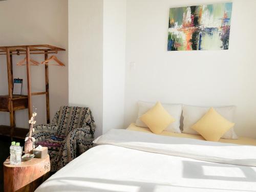 Postel nebo postele na pokoji v ubytování Cherry Suites Dalat