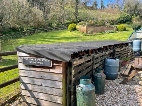 Taman di luar Pass the Keys Perfect Tranquil Holiday Home Old Forge Pumphouse