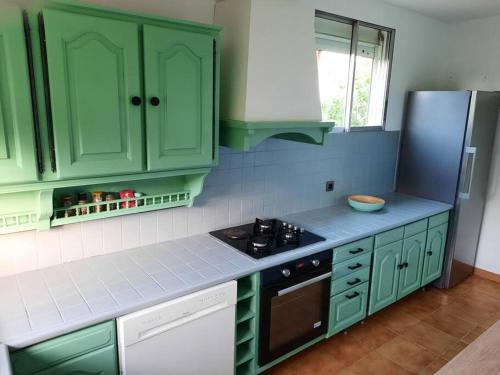 Kuchyň nebo kuchyňský kout v ubytování Villa Marilou - Les pieds dans l'eau