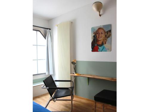 a living room with a chair and a table at Basel Backpack in Basel
