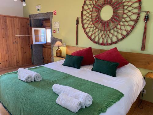 Katil atau katil-katil dalam bilik di Casa do Plátano