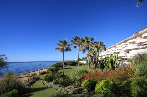 Stunning unobstructed 180 degree sea view apartment with 100 square meters terrace - Costa del Sol - Estepona- Long Term