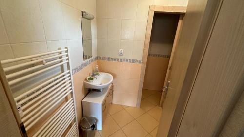 Ванна кімната в 2 room Apartment, balcony 302, Apartmány Liptov