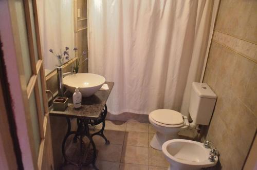 a bathroom with a sink and a toilet at Colonial in San Antonio de Areco