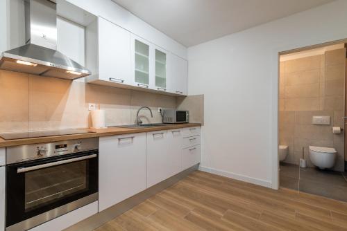 Köök või kööginurk majutusasutuses Apartman Benzon Vranjic - 4 zvjezdice