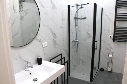 a bathroom with a shower and a sink and a mirror at Alexander House Verona in Verona