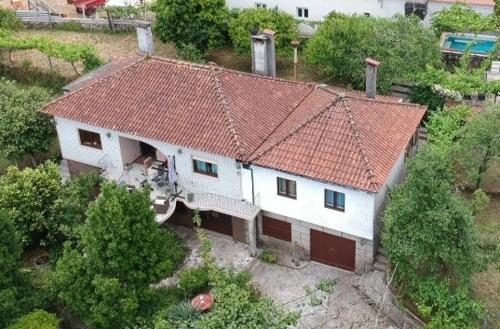 an aerial view of a white house with a red roof at Quinta Vista do Vale in Prova