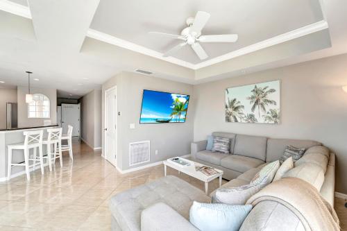 a living room with a couch and a ceiling fan at Waterfront Boater's Paradise in Englewood
