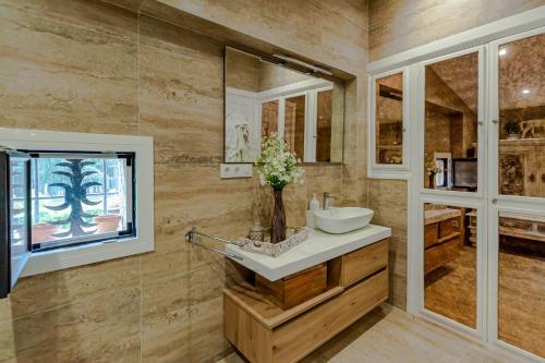 a bathroom with a sink and a mirror at Masia Mimosa Completa in Darnius