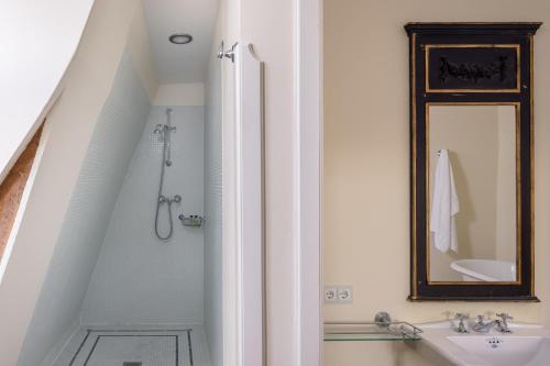 a bathroom with a shower and a sink and a mirror at Jagdschloss Kotelow in Kotelow