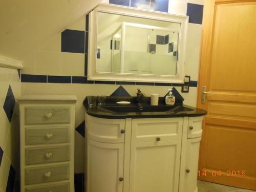a bathroom with a sink and a mirror at Les Hortensias de Kerbarch in Ploemel