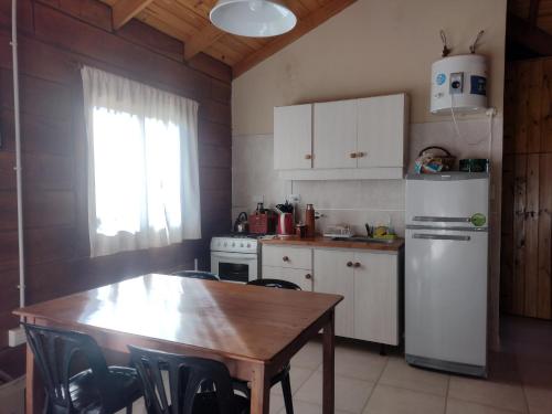 Köök või kööginurk majutusasutuses Cabaña en Villa Amancay
