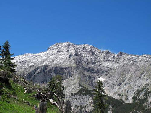 a rocky mountain with a blue sky in the background at Apartement Gute Laune in Mieming