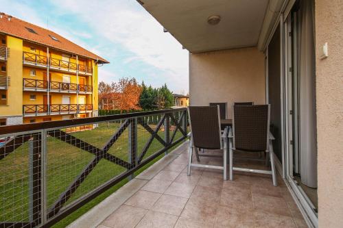 Balkón nebo terasa v ubytování 399 - Modern szállás, vízparti apartmanban