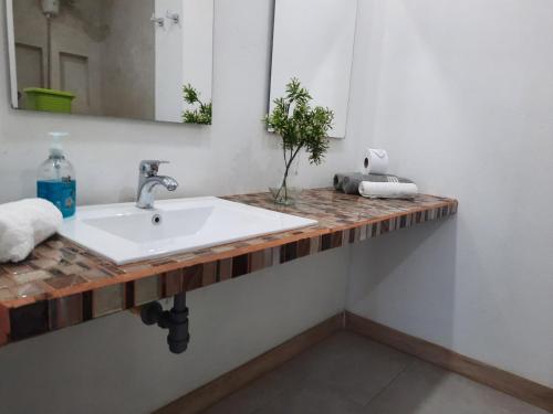 a bathroom with a sink and a mirror at Casa De Campo in Santuario