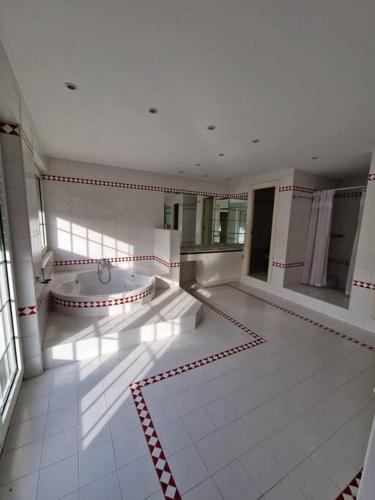 a large bathroom with a tub in the middle of the room at La Casona Imperial in Alpedrete