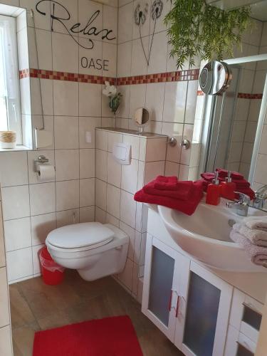 a bathroom with a toilet and a sink at Ferienhaus Kabitschke in Dobbrikow